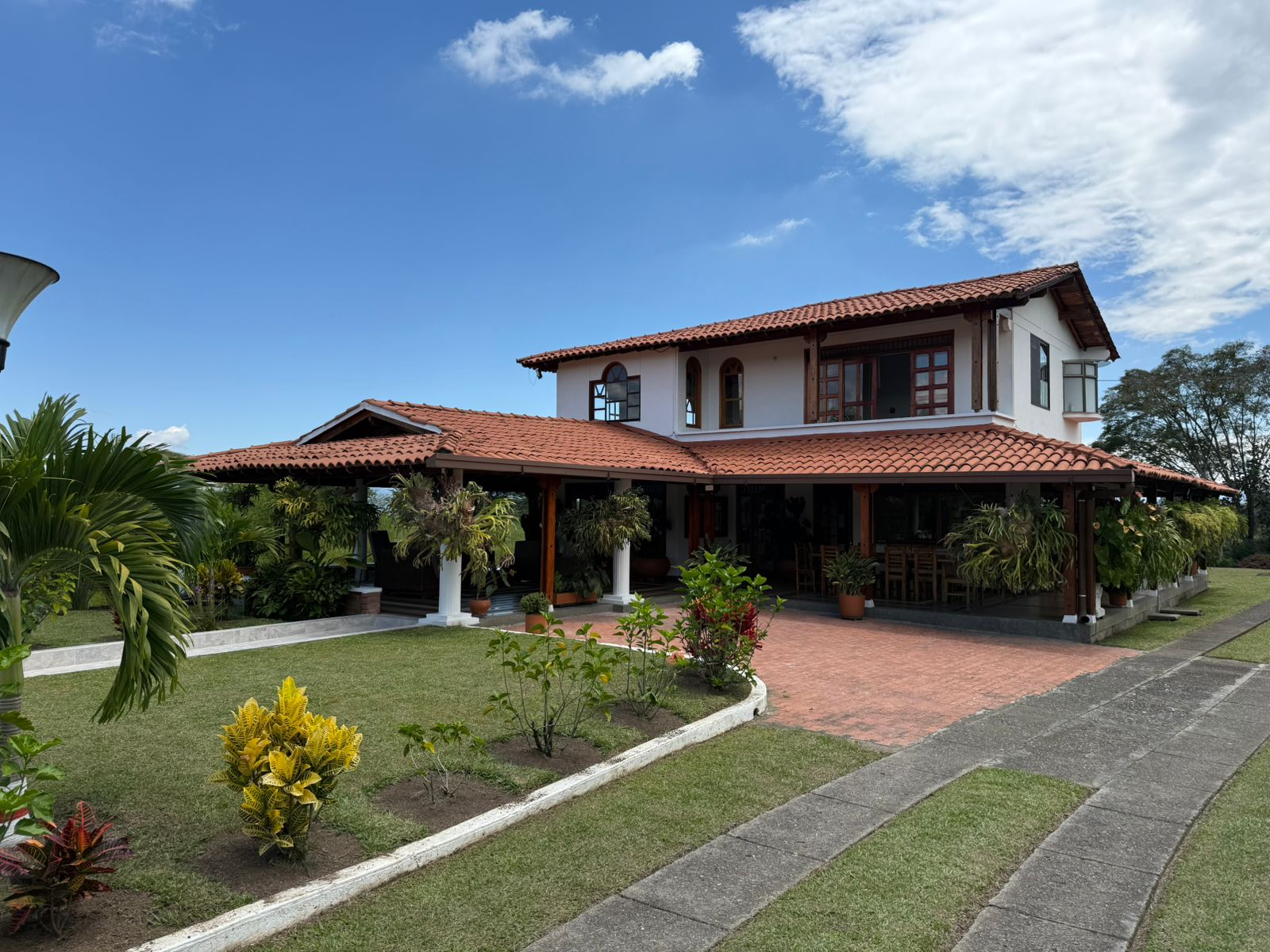 🌿🏊 Finca espectacular con piscina, cabañas y quebrada propia en Alcalá
